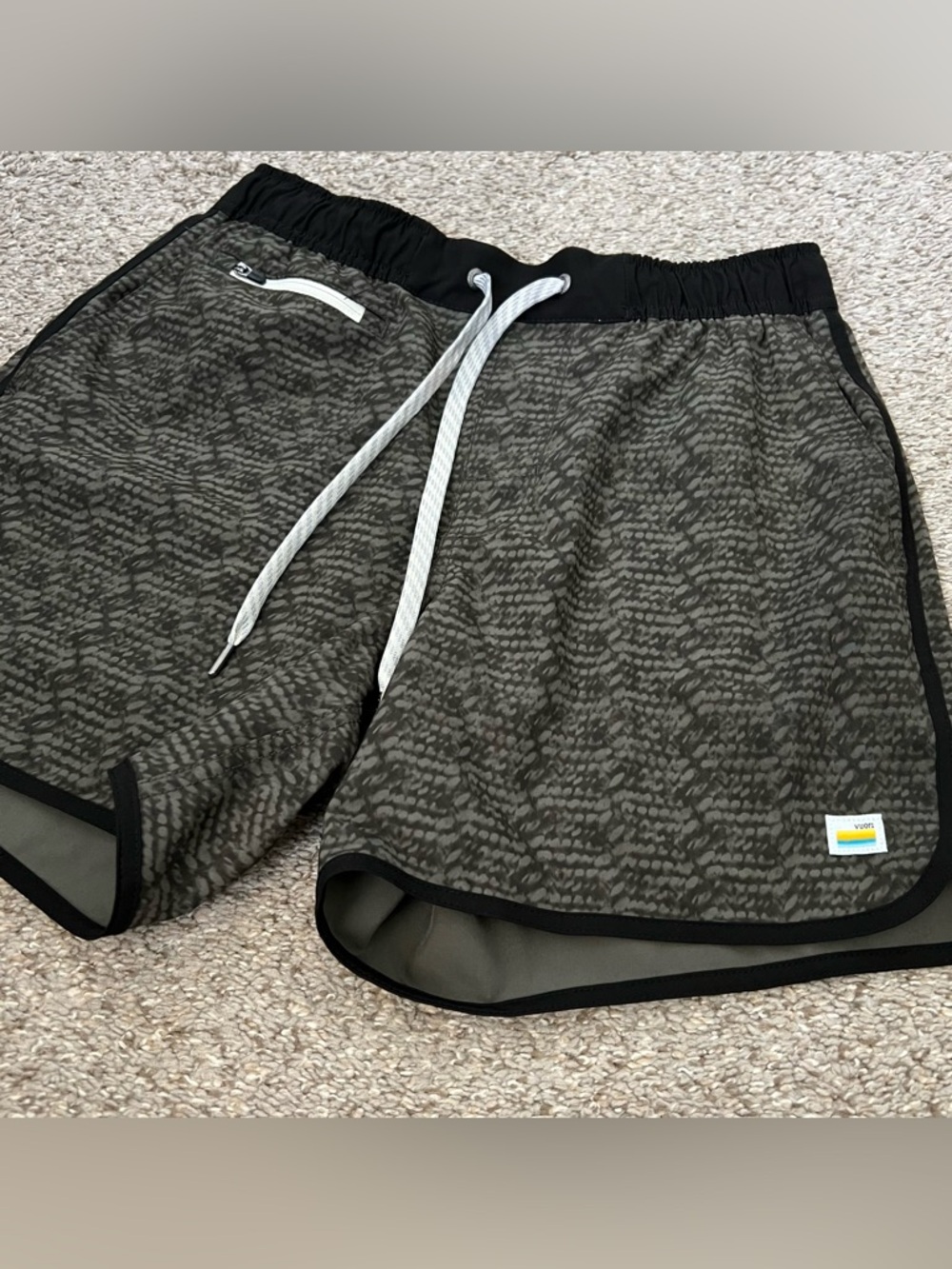 Vuori Olive Patterned Athletic Shorts with White Drawstring Size Small